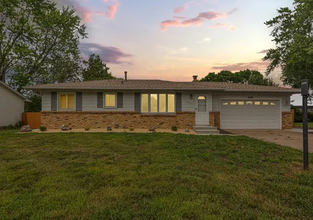 Photo 3 of Single family home for sale at 2033 Bluestone Ln, Saint Paul, MN 55122 | MLS# 7154997 | Listing updated on 2026-10-20