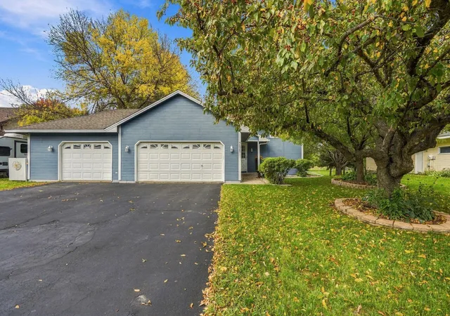 Photo 1 of Single family home for sale at 208 Heights Rd Nw, Saint Michael, MN 55376 | MLS# 7155004 | Listing updated on 2026-10-09