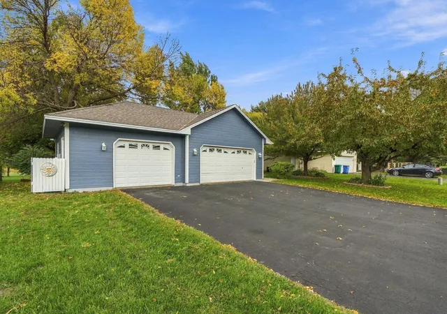 Photo 2 of Single family home for sale at 208 Heights Rd Nw, Saint Michael, MN 55376 | MLS# 7155004 | Listing updated on 2026-10-07