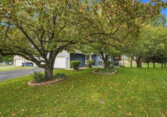 Photo 3 of Single family home for sale at 208 Heights Rd Nw, Saint Michael, MN 55376 | MLS# 7155004 | Listing updated on 2026-10-21
