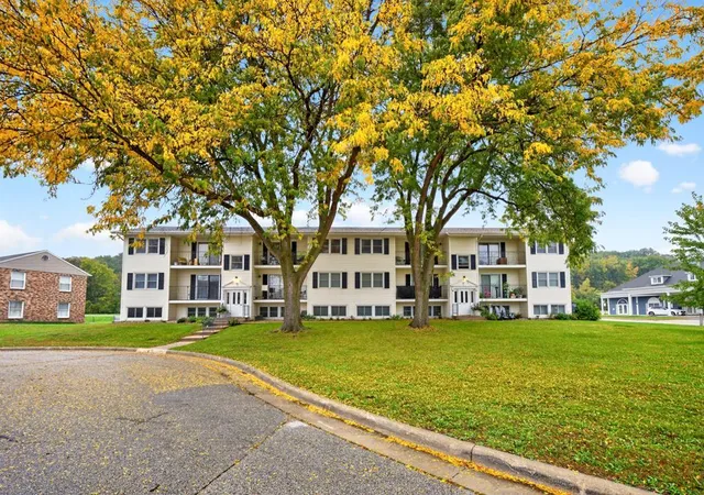 Photo 1 of Condo for sale at 1903 Greenview Pl Sw #1, Rochester, MN 55902 | MLS# 7155007 | Listing updated on 2026-10-05