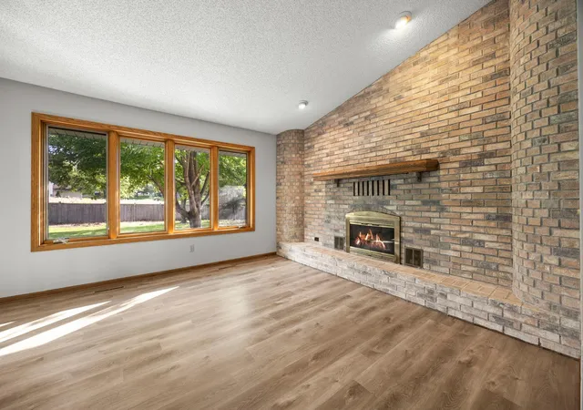 Photo 1 of Single family home for sale at 1762 Drake Dr, Saint Paul, MN 55122 | MLS# 7155014 | Listing updated on 2026-10-08