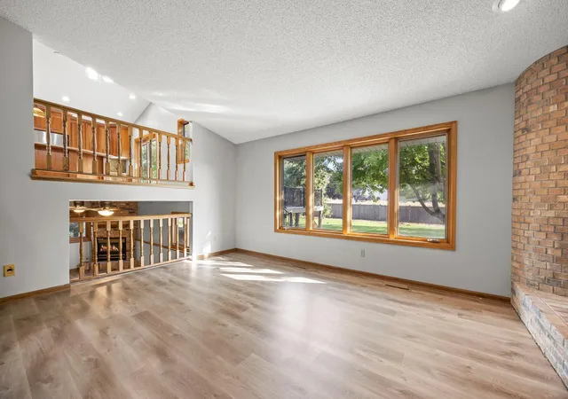 Photo 4 of Single family home for sale at 1762 Drake Dr, Saint Paul, MN 55122 | MLS# 7155014 | Listing updated on 2026-10-08