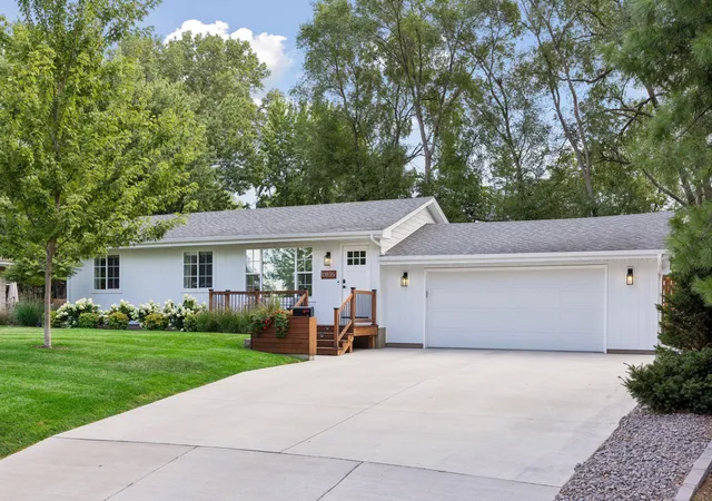 Photo 3 of Single family home for sale at 10835 York Ave S, Bloomington, MN 55431 | MLS# 7155022 | Listing updated on 2026-10-26
