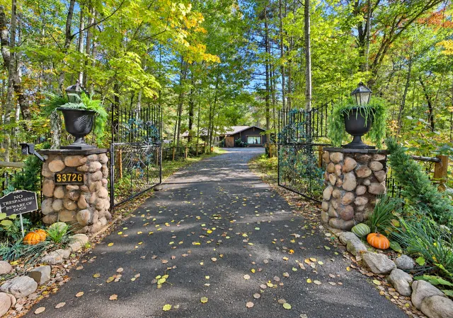 Photo 1 of Single family home for sale at 33726 Vista Dr, Crosslake, MN 56442 | MLS# 7155030 | Listing updated on 2026-10-10