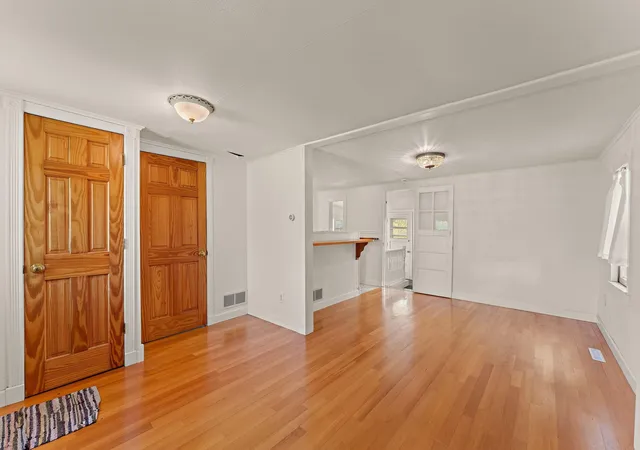 Photo 3 of Single family home for sale at 415 Chestnut St E, South Saint Paul, MN 55075 | MLS# 7155033 | Listing updated on 2026-10-08