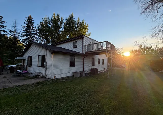 Photo 3 of Sale Pending at 1836 Kennard St, Saint Paul, MN 55109 | MLS# 7155036 | Listing updated on 2026-10-21