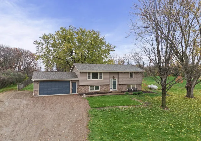 Photo 3 of Single family home for sale at 9808 Lily Pond Ln, Hamel, MN 55340 | MLS# 7155058 | Listing updated on 2026-10-29