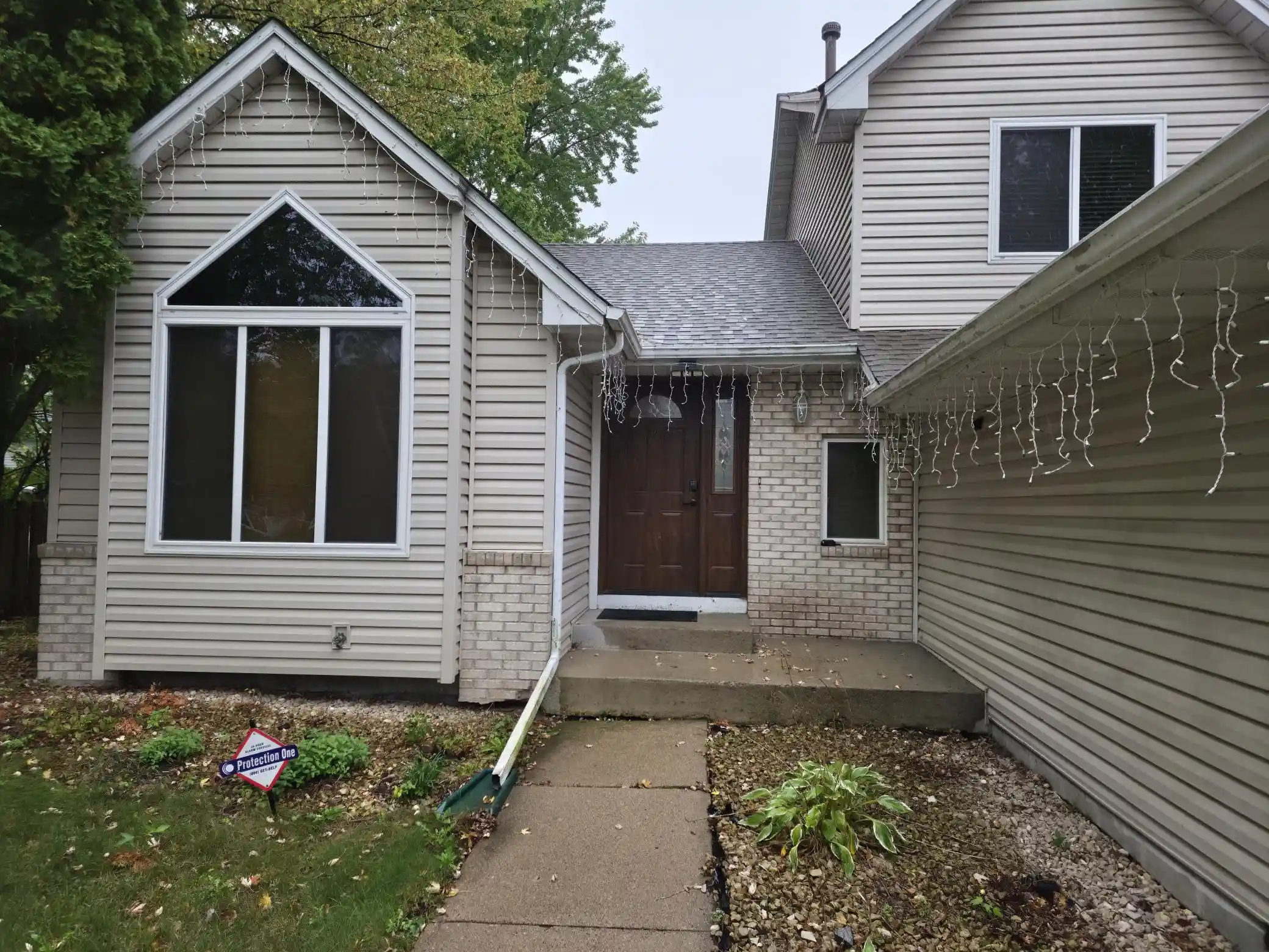 Photo 2 of Single family home for sale at 1621 Knox Cir, Burnsville, MN 55337 | MLS# 7155061 | Listing updated on 2026-10-15