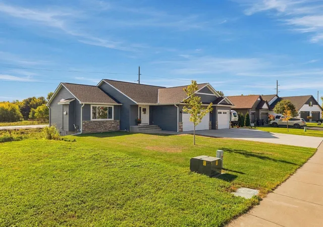 Photo 2 of Single family home for sale at 11411 Latham Ln, Chisago City, MN 55013 | MLS# 7155066 | Listing updated on 2026-10-09
