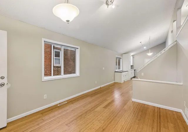 Photo 4 of Single family home for sale at 297 Morton St E, Saint Paul, MN 55107 | MLS# 7155070 | Listing updated on 2026-10-20