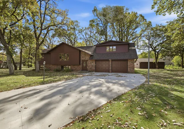 Photo 1 of Single family home for sale at 504 Greenview Ct, Sartell, MN 56377 | MLS# 7155090 | Listing updated on 2026-10-09