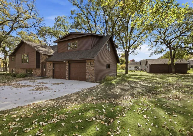 Photo 3 of Single family home for sale at 504 Greenview Ct, Sartell, MN 56377 | MLS# 7155090 | Listing updated on 2026-10-09