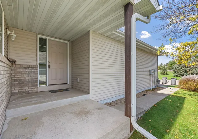 Photo 3 of Single family home for sale at 1649 Lakeridge Way, Waconia, MN 55387 | MLS# 7155097 | Listing updated on 2026-10-08