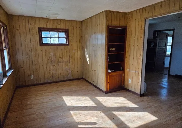 Photo 3 of Single family home for sale at 206 E Depue Ave, Olivia, MN 56277 | MLS# 7155103 | Listing updated on 2026-10-19