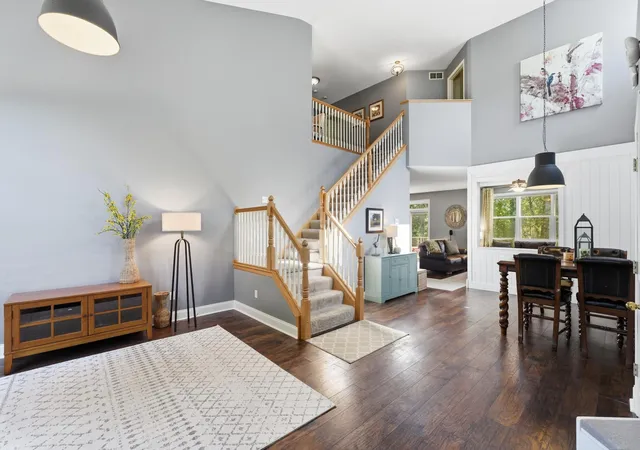 Photo 3 of Single family home for sale at 3291 N View Ln, Saint Paul, MN 55125 | MLS# 7155108 | Listing updated on 2026-10-07