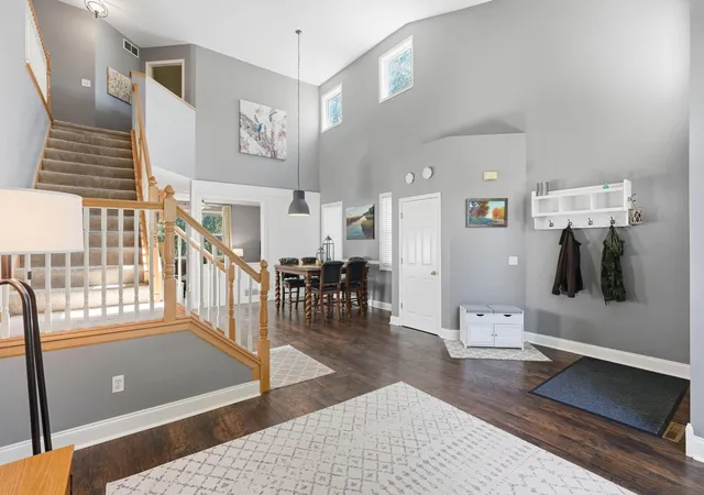 Photo 4 of Single family home for sale at 3291 N View Ln, Saint Paul, MN 55125 | MLS# 7155108 | Listing updated on 2026-10-07
