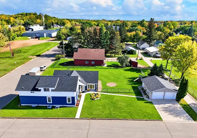 Photo 3 of Single family home for sale at 136 1st Street, Ironton, MN 56455 | MLS# 7155112 | Listing updated on 2026-10-10