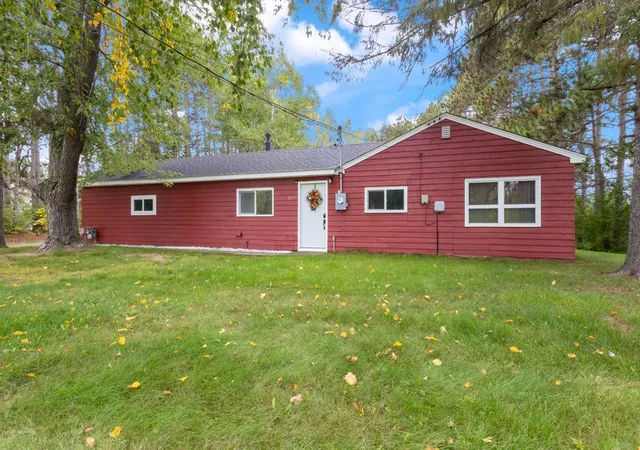 Photo 4 of Single family home for sale at 6055 Baldwin Lake Rd, Circle Pines, MN 55014 | MLS# 7155114 | Listing updated on 2026-10-07