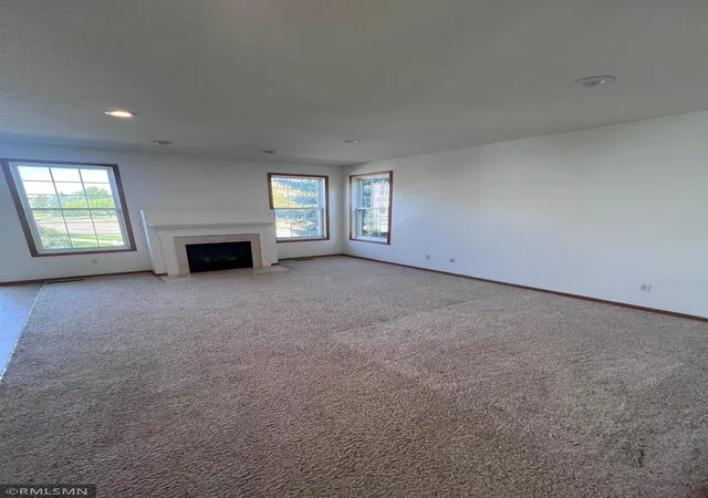 Photo 4 of Single family home for sale at 15715 Fox Cir, Saint Paul, MN 55124 | MLS# 7155118 | Listing updated on 2026-10-05