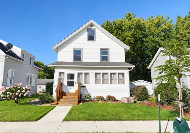Single family home for sale at 505 2nd Street NW, Waseca, MN 56093 | MLS# 7155142