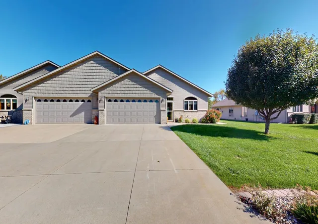 Photo 1 of Sale Pending at 1718 Hale Dr, Albert Lea, MN 56007 | MLS# 7155148 | Listing updated on 2026-10-14