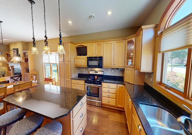 Photo 3 of Sale Pending at 1718 Hale Dr, Albert Lea, MN 56007 | MLS# 7155148 | Listing updated on 2026-10-14