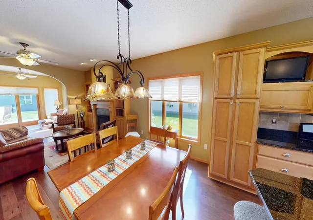 Photo 4 of Sale Pending at 1718 Hale Dr, Albert Lea, MN 56007 | MLS# 7155148 | Listing updated on 2026-10-14
