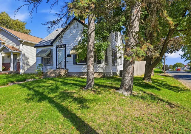 Photo 2 of Single family home for sale at 1255 6th Avenue S, South Saint Paul, MN 55075 | MLS# 7155153 | Listing updated on 2026-10-08