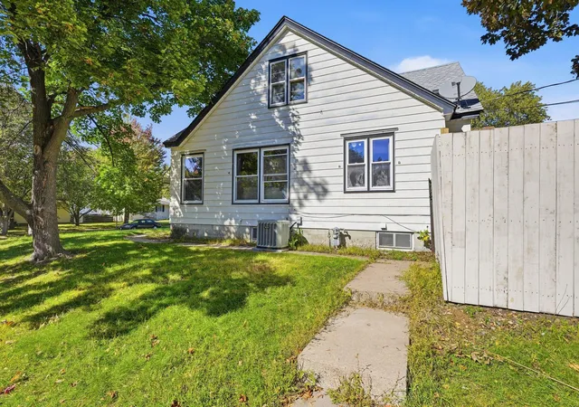 Photo 3 of Single family home for sale at 1255 6th Avenue S, South Saint Paul, MN 55075 | MLS# 7155153 | Listing updated on 2026-10-08