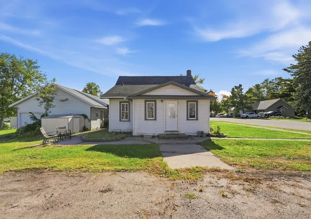 Photo 3 of Single family home for sale at 218 Cedar St S, Grey Eagle, MN 56336 | MLS# 7155157 | Listing updated on 2026-10-06