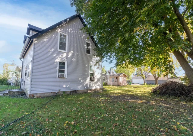 Photo 3 of Single family home for sale at 825 W Clark St, Albert Lea, MN 56007 | MLS# 7155173 | Listing updated on 2026-10-10