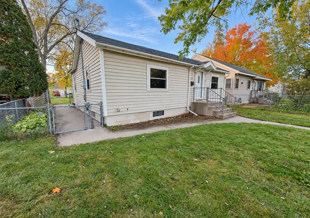 Photo 1 of Single family home for sale at 1041 17th Avenue S, Saint Cloud, MN 56301 | MLS# 7155174 | Listing updated on 2026-10-09