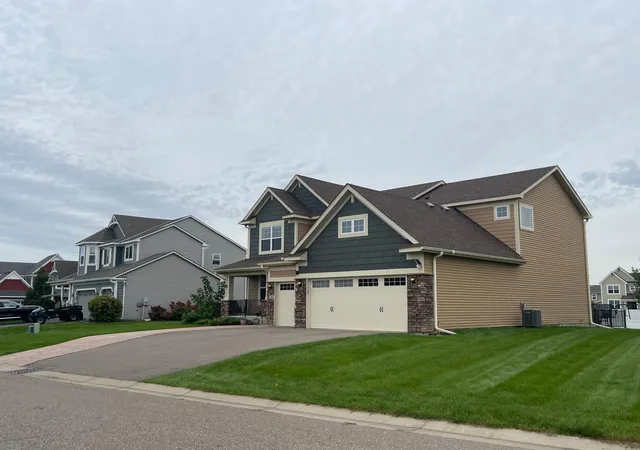 Photo 3 of Single family home for sale at 18121 Goldfinch Way, Lakeville, MN 55044 | MLS# 7155182 | Listing updated on 2026-10-06
