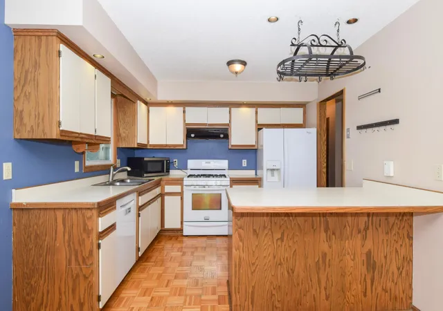 Photo 4 of Single family home for sale at 5466 Otter View Ct, White Bear Lake, MN 55110 | MLS# 7155188 | Listing updated on 2026-10-05