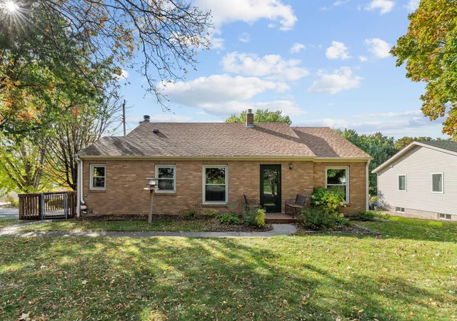 Photo 1 of Single family home for sale at 8142 Victoria Dr, Victoria, MN 55386 | MLS# 7155193 | Listing updated on 2026-10-21