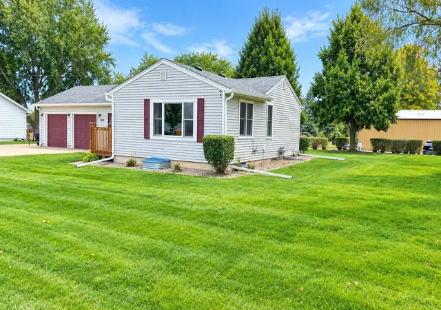Photo 2 of Single family home for sale at 480 Hazeltine Pl Ne, Owatonna, MN 55060 | MLS# 7155226 | Listing updated on 2026-10-14
