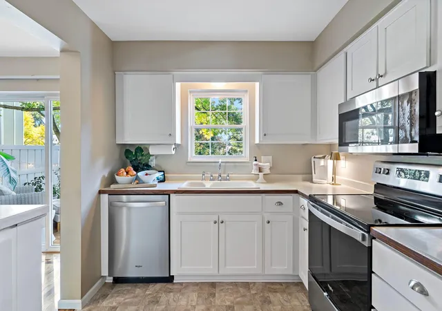 Photo 4 of Single family home for sale at 10673 Sherman Dr, Eden Prairie, MN 55347 | MLS# 7155231 | Listing updated on 2026-10-09