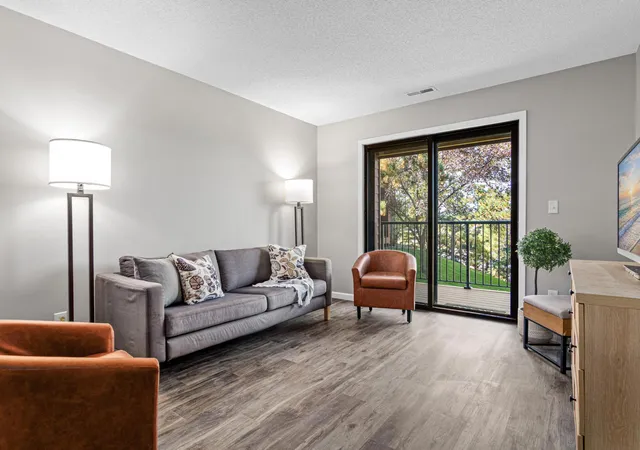 Listing Photo 4 - Condo for sale in building located at 8013 Xerxes Ave S, Bloomington, MN 55431 - Unit #B103