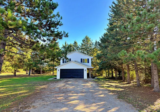 Photo 1 of Single family home for sale at 400 Eastern Ave S, Park Rapids, MN 56470 | MLS# 7155249 | Listing updated on 2026-10-07