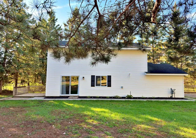Photo 2 of Single family home for sale at 400 Eastern Ave S, Park Rapids, MN 56470 | MLS# 7155249 | Listing updated on 2026-10-07