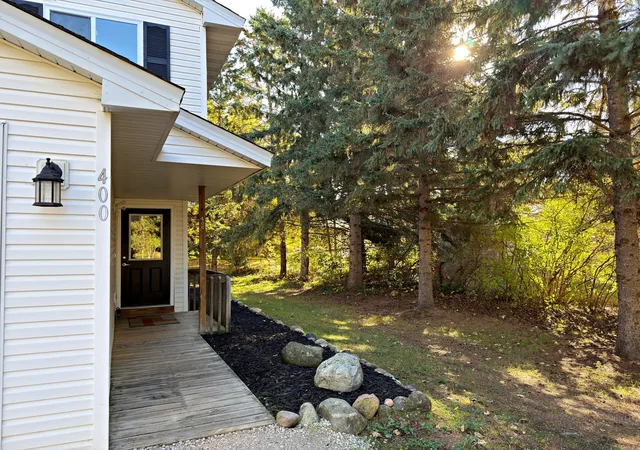 Photo 4 of Single family home for sale at 400 Eastern Ave S, Park Rapids, MN 56470 | MLS# 7155249 | Listing updated on 2026-10-07