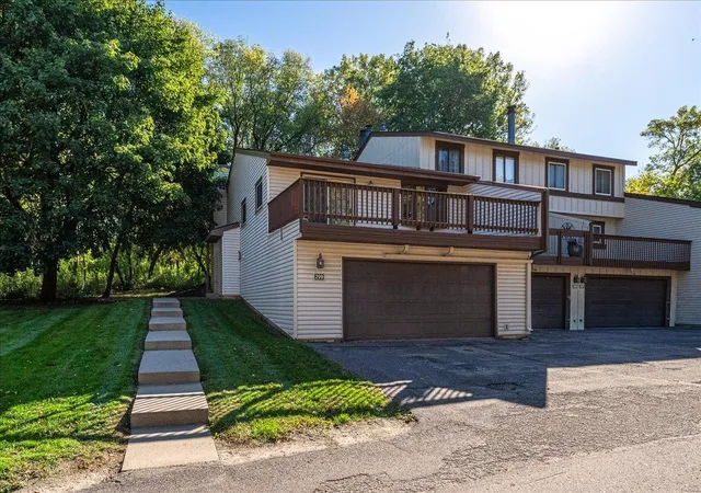 Photo 2 of Single family home for sale at 299 River Woods Ln, Burnsville, MN 55337 | MLS# 7155273 | Listing updated on 2026-10-08