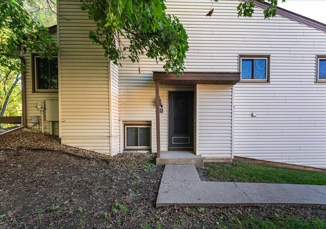 Photo 3 of Single family home for sale at 299 River Woods Ln, Burnsville, MN 55337 | MLS# 7155273 | Listing updated on 2026-10-08