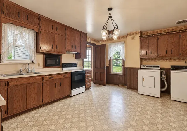 Photo 4 of Single family home for sale at 42328 750th Avenue, Saint James, MN 56081 | MLS# 7155277 | Listing updated on 2026-10-15