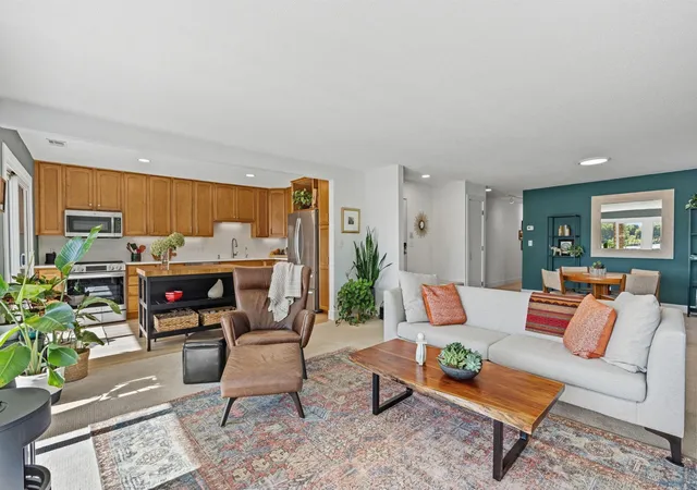 Listing Photo 4 - Condo for sale in building located at 1299 Black Oaks Ct N, Plymouth, MN 55447 - Unit #1A