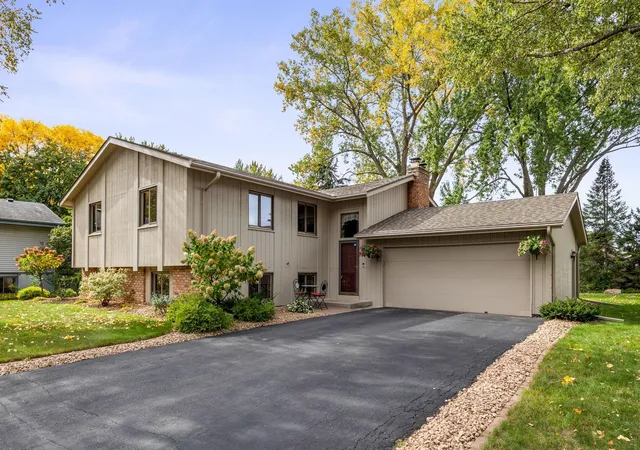Photo 2 of Single family home for sale at 6805 Evergreen Ln N, Maple Grove, MN 55369 | MLS# 7155318 | Listing updated on 2026-10-09