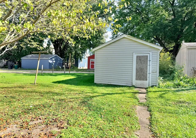 Photo 3 of Single family home for sale at 112 N 2nd Avenue, Albert Lea, MN 56007 | MLS# 7155319 | Listing updated on 2026-10-06