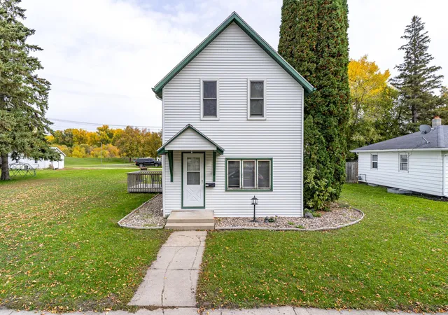Photo 1 of Single family home for sale at 313 Lincoln Ave, Crookston, MN 56716 | MLS# 7155324 | Listing updated on 2026-10-22