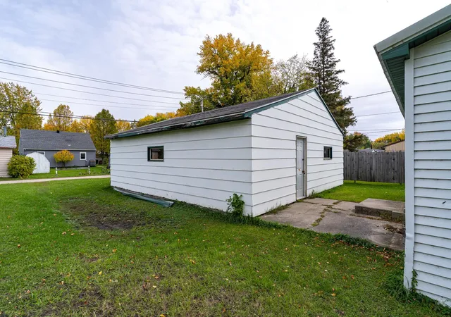 Photo 3 of Single family home for sale at 313 Lincoln Ave, Crookston, MN 56716 | MLS# 7155324 | Listing updated on 2026-10-22